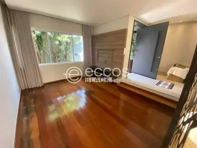 Casa com 3 Quartos à venda, 198m² no Tabajaras, Uberlândia