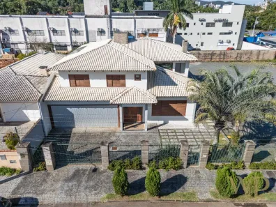 Casa com 4 Quartos à venda, 422m² no Glória, Joinville