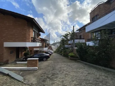 Sobrado com 4 Quartos à venda, 220m² no Enseada, Guarujá