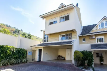 Casa de Condomínio com 3 Quartos à venda, 240m² no Teresópolis, Porto Alegre