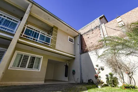 Sobrado com 3 Quartos à venda, 140m² no Fazendinha, Curitiba