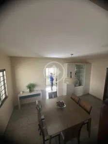 Sobrado com 3 Quartos à venda, 233m² no Santa Mônica, Uberlândia