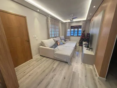 Casa com 3 Quartos à venda, 200m² no Coliseu, Londrina