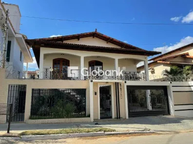 Casa com 4 Quartos à venda, 360m² no Jardim Panorama, Montes Claros