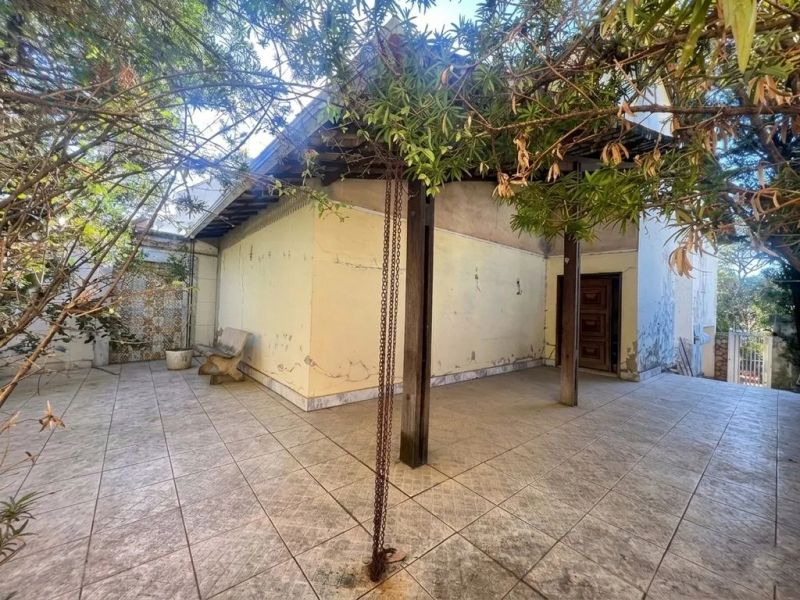 Casa com 3 quartos — Santa Amélia, Belo Horizonte