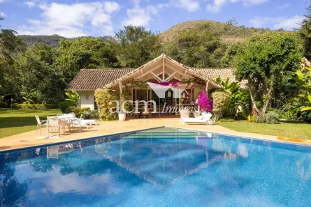 Casa de Condomínio com 4 Quartos para venda ou aluguel, 14000m² no Nogueira, Petrópolis