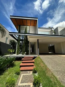 Sobrado com 4 Quartos à venda, 304m² no Jardins Valência, Goiânia