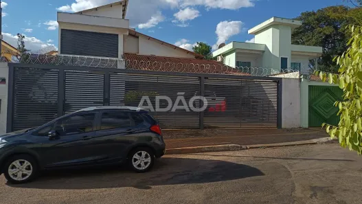 Sobrado com 5 Quartos à venda, 330m² no Santa Genoveva, Goiânia
