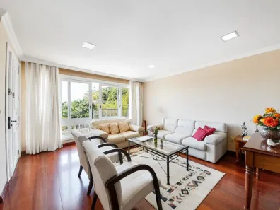 Casa com 3 Quartos para alugar, 317m² no Santo Antônio, Porto Alegre