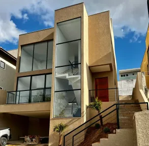 Sobrado com 3 Quartos à venda, 227m² no Jardim Caiapiá, Cotia