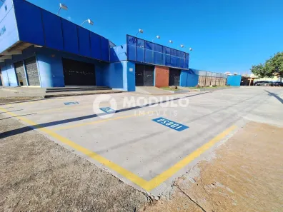 Prédio Comercial para alugar, 478m² no Segismundo Pereira, Uberlândia