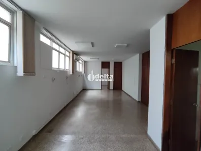 Ponto Comercial para alugar, 75m² no Martins, Uberlândia