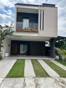Sobrado com 3 Quartos à venda, 171m² no Jardim Jacinto, Jacareí