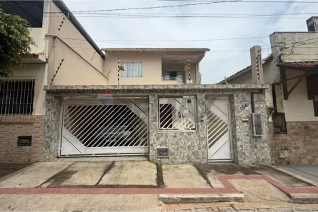 Casa com 4 Quartos à venda, 264m² no Centro, Guaçuí