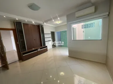 Casa com 3 Quartos para alugar, 245m² no Nova Uberlândia, Uberlândia