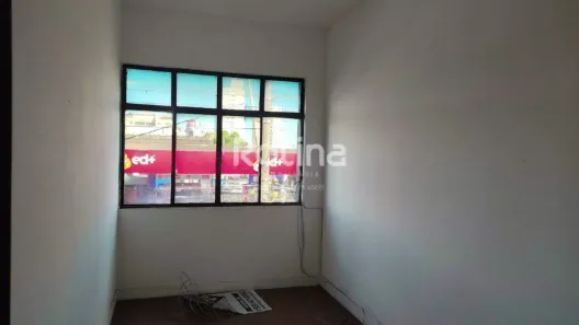 Apartamento com 2 Quartos para alugar, 60m² no Osvaldo Rezende, Uberlândia