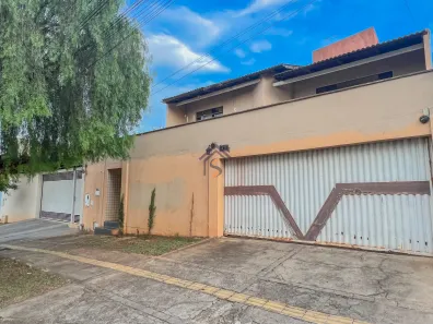 Sobrado com 4 Quartos à venda, 326m² no Jardim da Luz, Goiânia