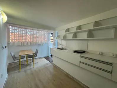 Apartamento com 2 Quartos para alugar, 55m² no Centro, Florianópolis