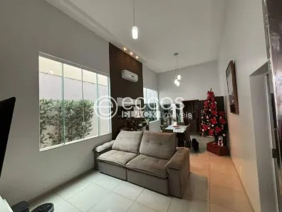 Casa com 3 Quartos à venda, 220m² no Santa Rosa, Uberlândia