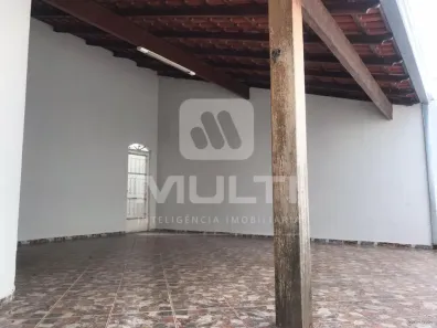 Casa com 3 Quartos para alugar, 140m² no Granada, Uberlândia