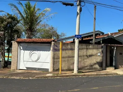 Casa com 3 Quartos para alugar, 212m² no Jardim Brasil (Vila Xavier), Araraquara