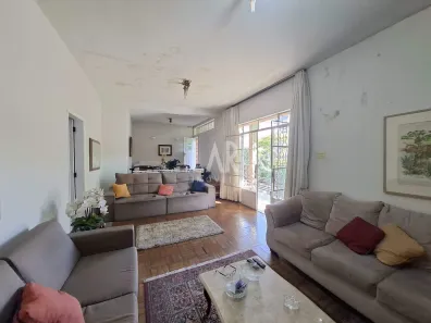 Casa com 4 Quartos para alugar, 241m² no Santo Antônio, Belo Horizonte