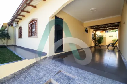 Casa com 3 Quartos à venda, 142m² no Califórnia, Londrina