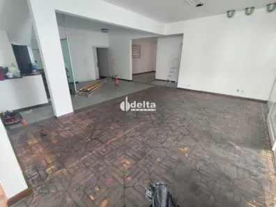 Ponto Comercial para alugar, 650m² no Centro, Uberlândia