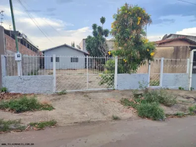 Casa com 2 Quartos à venda, 300m² no Setor Garavelo, Aparecida de Goiânia