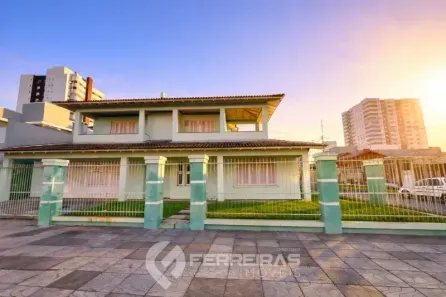 Sobrado com 5 Quartos para alugar, 220m² no , Tramandaí
