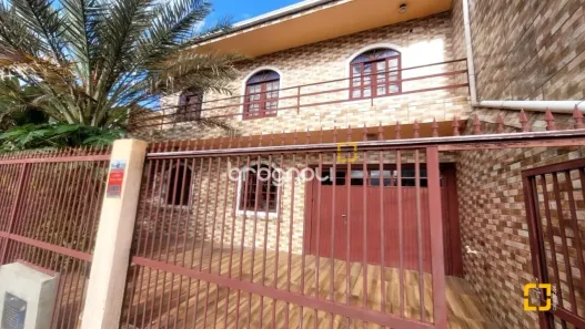 Casa com 3 Quartos à venda, 136m² no Barreiros, São José