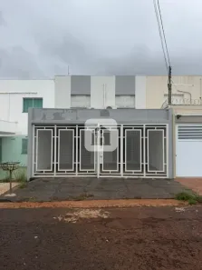 Sobrado com 3 Quartos para alugar, 120m² no Osvaldo Rezende, Uberlândia