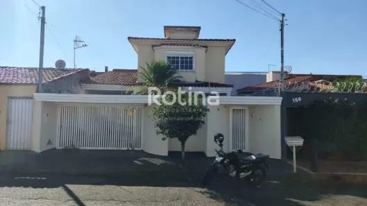 Casa com 2 Quartos para alugar, 140m² no Jardim Patrícia, Uberlândia