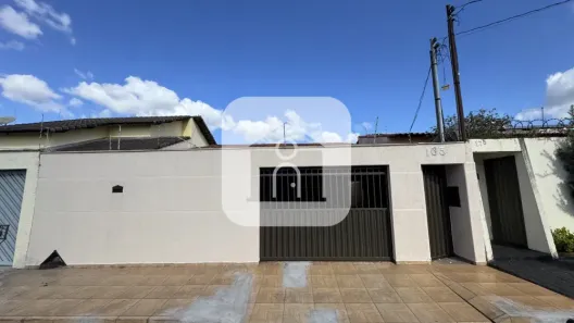 Casa com 2 Quartos para alugar, 100m² no Jardim Patrícia, Uberlândia
