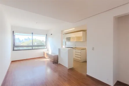 Apartamento com 2 Quartos para alugar, 66m² no Passo da Areia, Porto Alegre