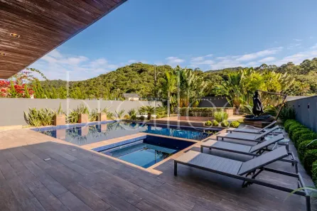 Sobrado com 4 Quartos para alugar, 600m² no Ariribá, Balneário Camboriú