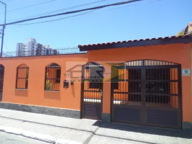 Casa com 4 Quartos para alugar, 250m² no Jardim Santa Helena, Suzano