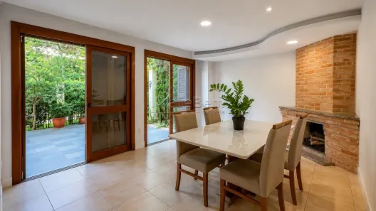 Casa de Condomínio com 3 Quartos para alugar, 235m² no Boa Vista, Porto Alegre