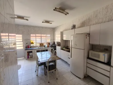 Casa com 4 Quartos à venda, 169m² no Jardim das Indústrias, Jacareí