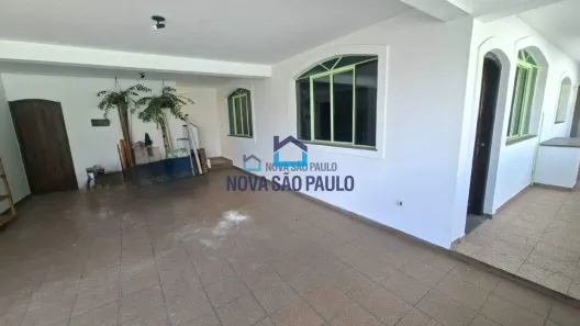 Casa com 3 Quartos para alugar, 220m² no Vila Babilônia, São Paulo