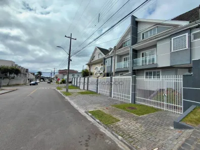 Sobrado com 4 Quartos para alugar, 206m² no Uberaba, Curitiba