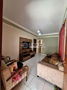 Casa com 3 Quartos à venda, 210m² no Laranjeiras, Uberlândia