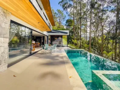 Casa com 4 Quartos para venda ou aluguel, 360m² no Corrêas, Petrópolis