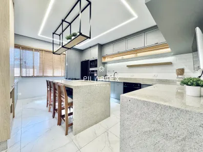 Sobrado com 4 Quartos à venda, 330m² no Jardim Montecatini, Londrina