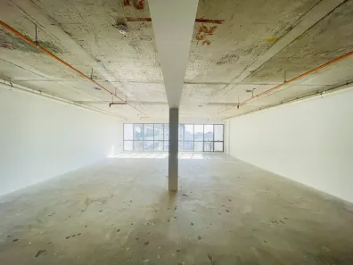 Sala Comercial para alugar, 112m² no Passo da Areia, Porto Alegre