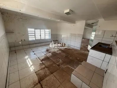 Ponto Comercial para alugar, 200m² no Centro, Uberlândia