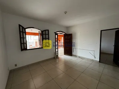 Casa com 2 Quartos para alugar, 100m² no Bandeirantes, Contagem