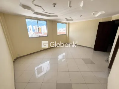 Cobertura com 4 Quartos para alugar, 150m² no Cidade Santa Maria, Montes Claros