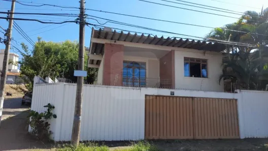 Sobrado com 8 Quartos à venda, 260m² no Lídice, Uberlândia