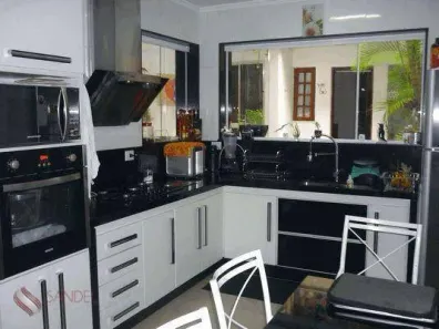 Sobrado com 3 Quartos à venda, 220m² no Conjunto João de Barro Porto Seguro II, Maringá